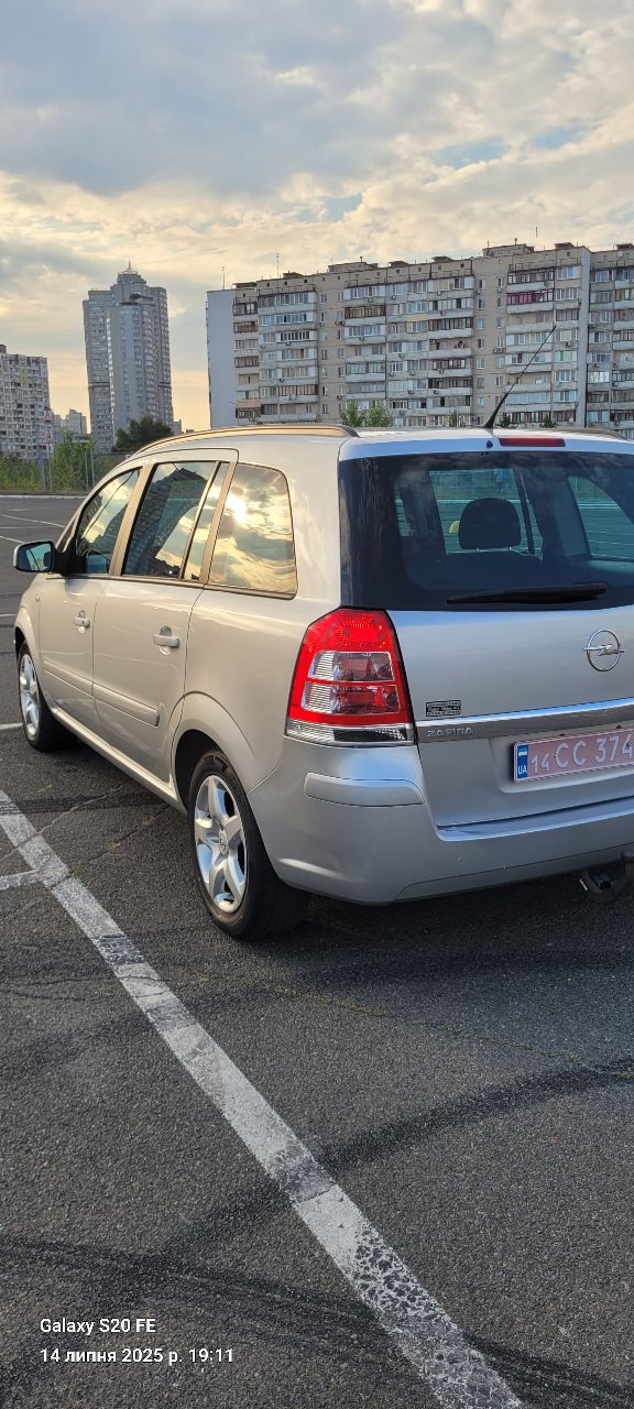 Opel Zafira - фото 4