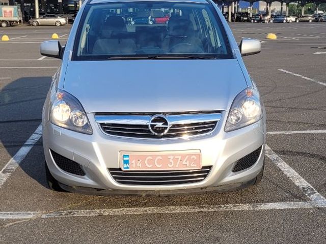 Opel Zafira - фото 1