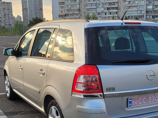 Opel Zafira - фото 4