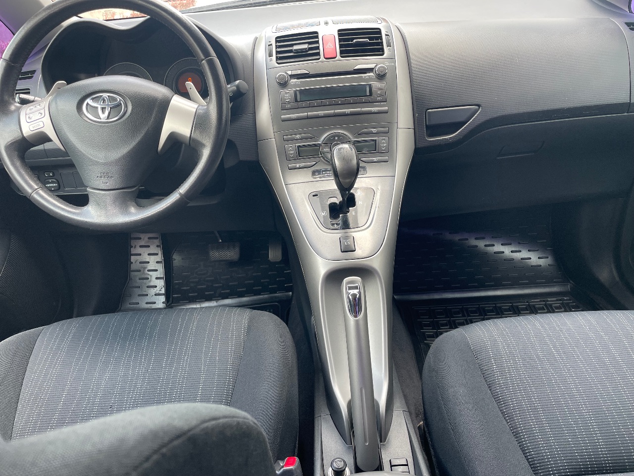 Toyota Auris - фото 3