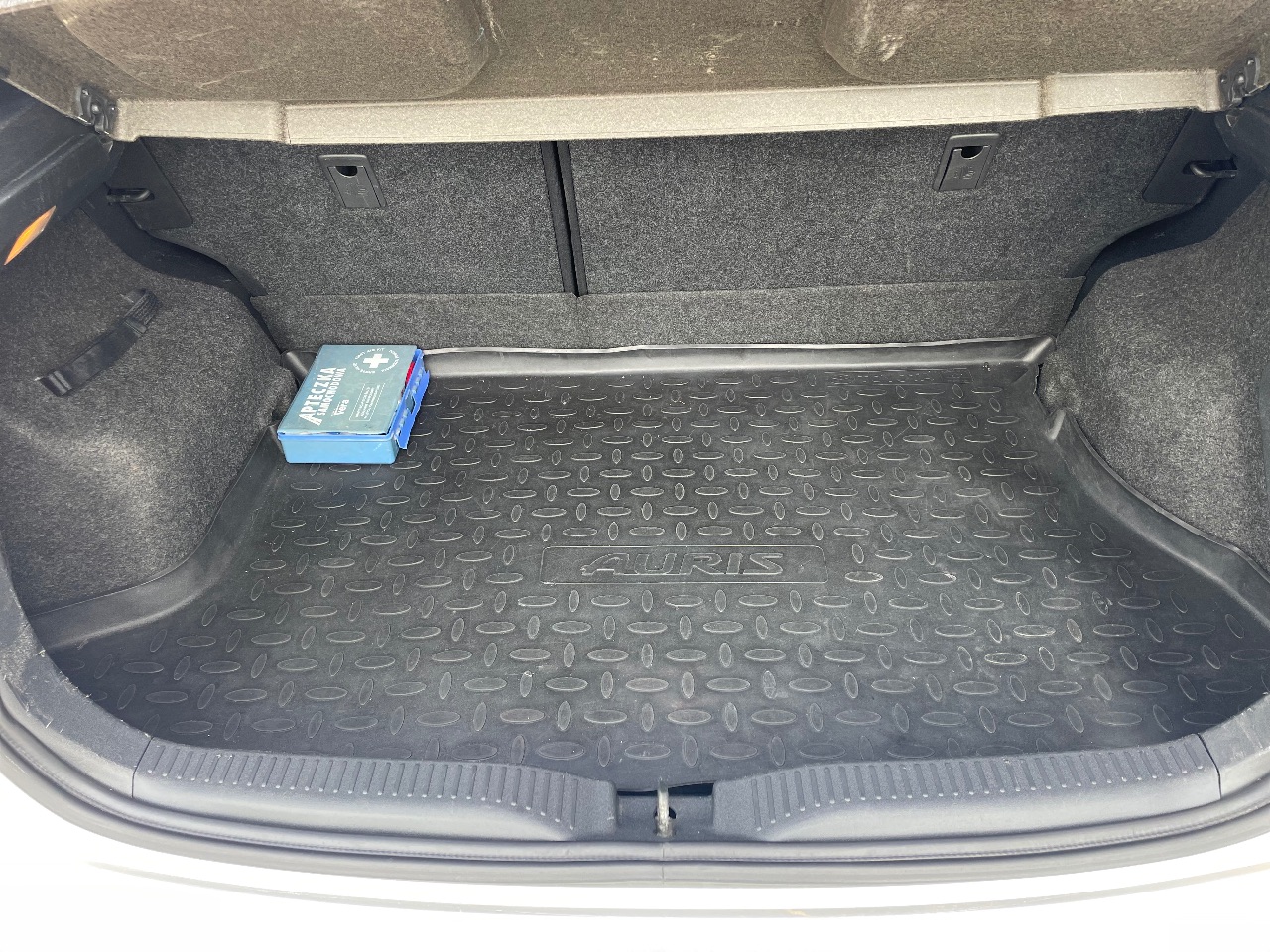 Toyota Auris - фото 8