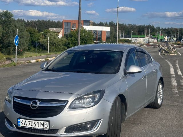 Opel Insignia - фото 1