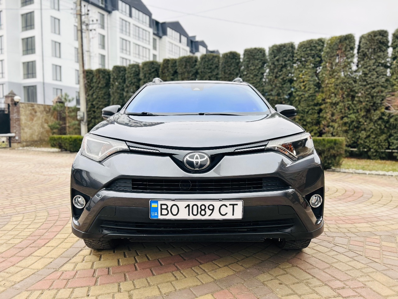 Toyota RAV4 - фото 4