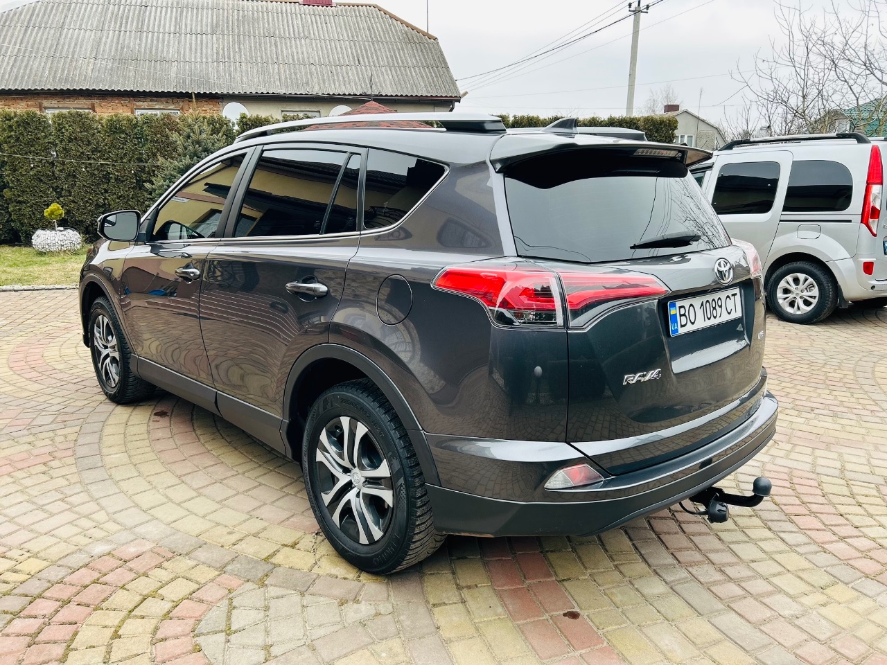 Toyota RAV4 - фото 8