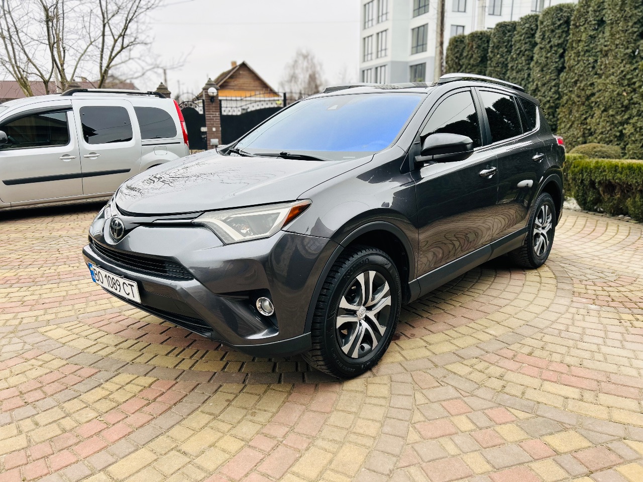 Toyota RAV4 - фото 7