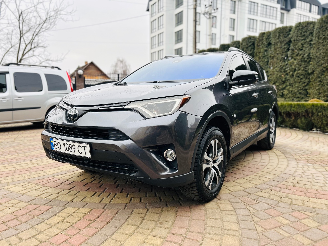 Toyota RAV4 - фото 6