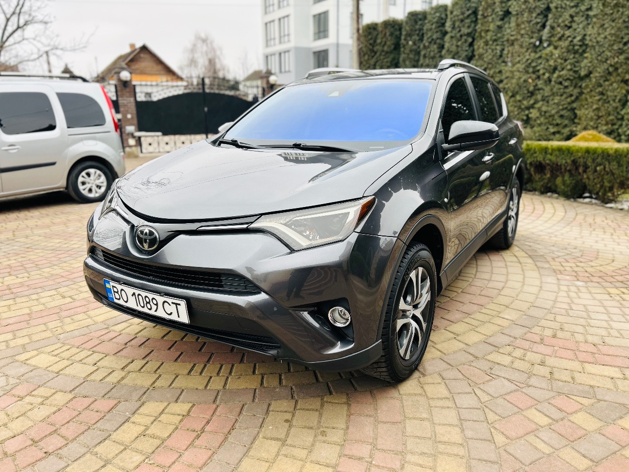 Toyota RAV4 - фото 5