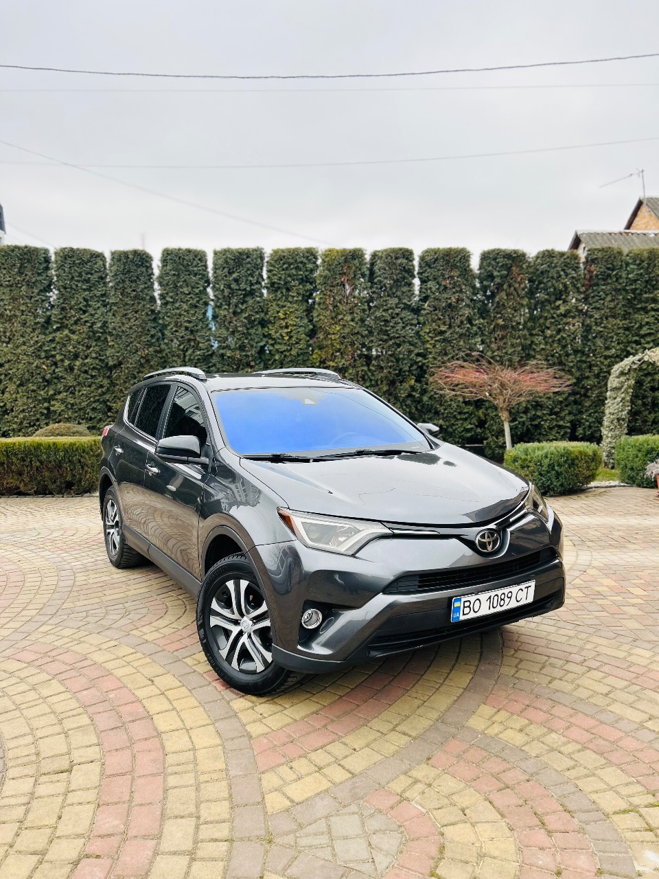 Toyota RAV4 - фото 1