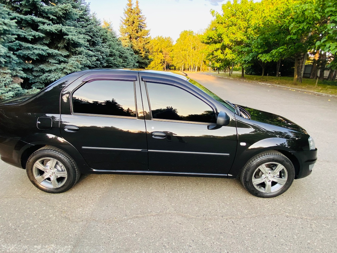Renault Logan - фото 2