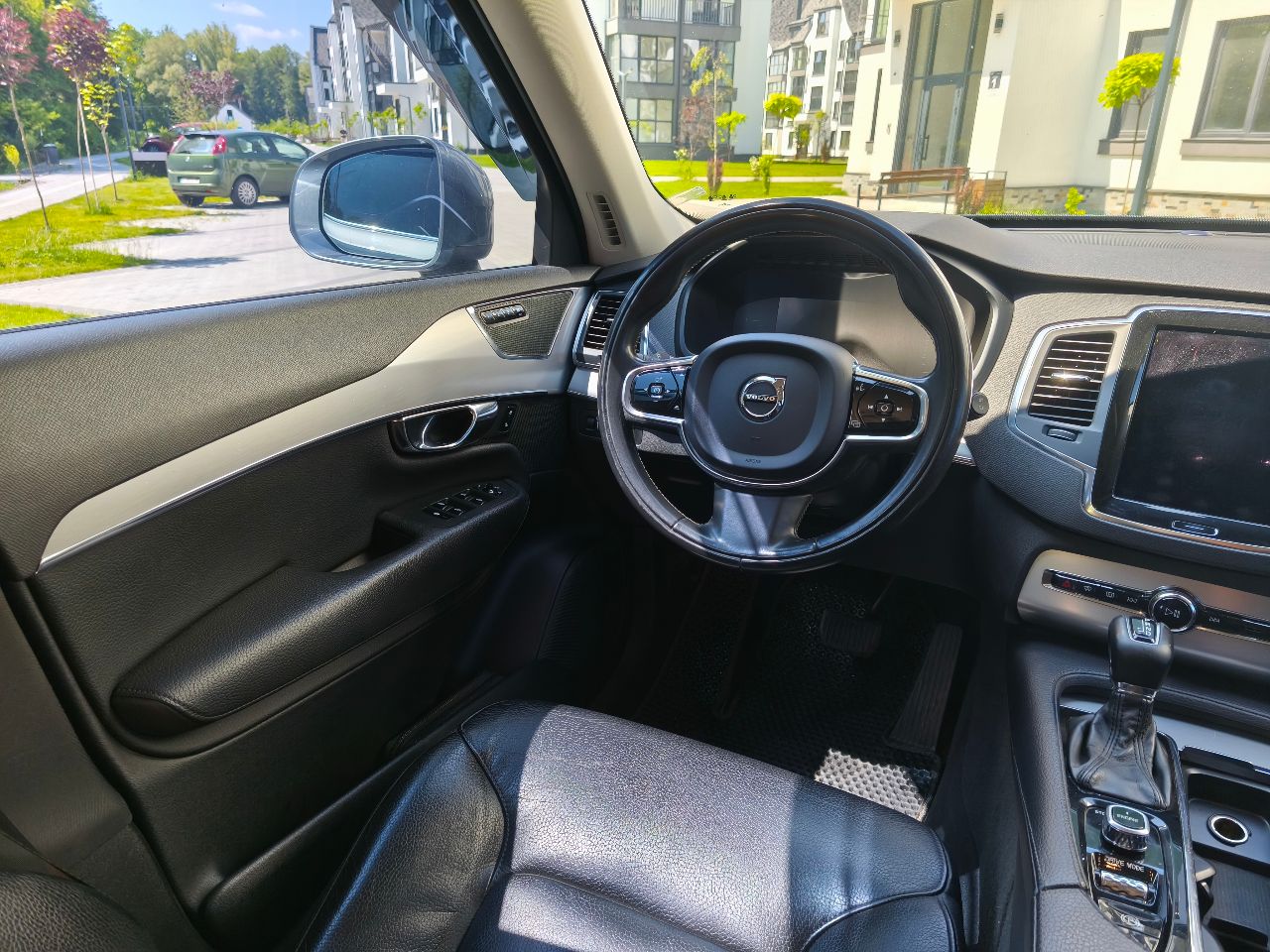 Volvo XC90 - фото 29