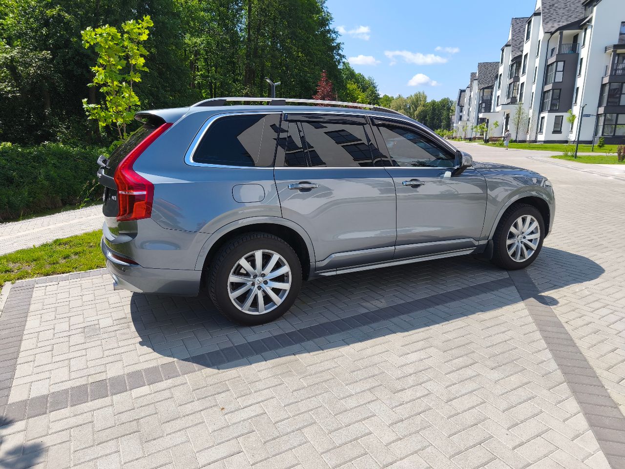 Volvo XC90 - фото 9