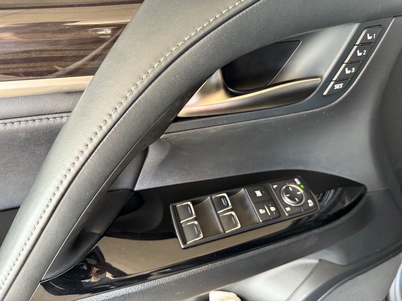 Lexus LX - фото 19