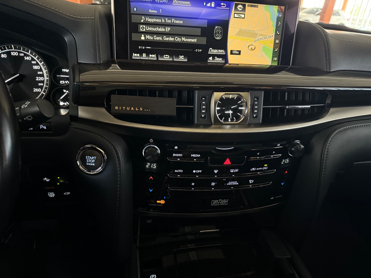 Lexus LX - фото 20