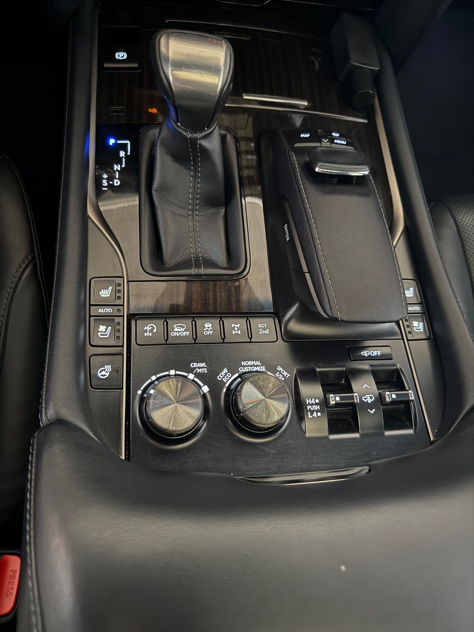 Lexus LX - фото 8