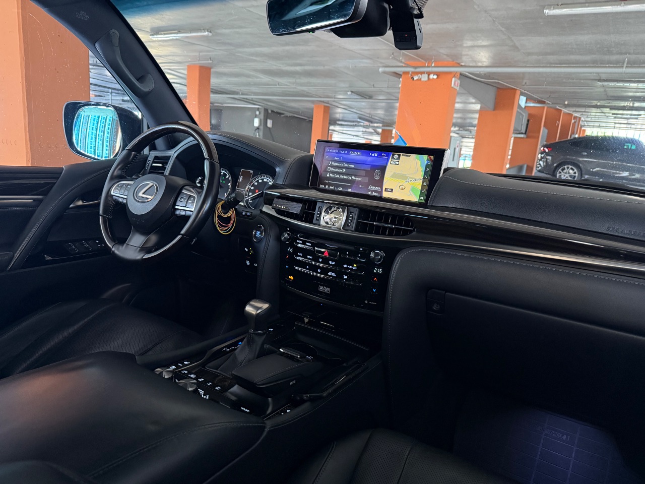 Lexus LX - фото 12