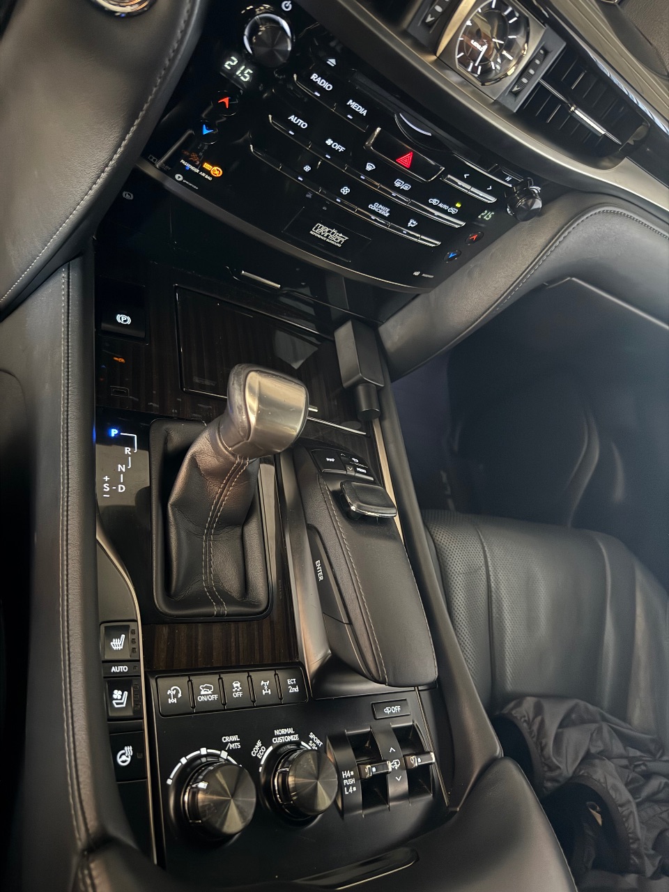 Lexus LX - фото 6