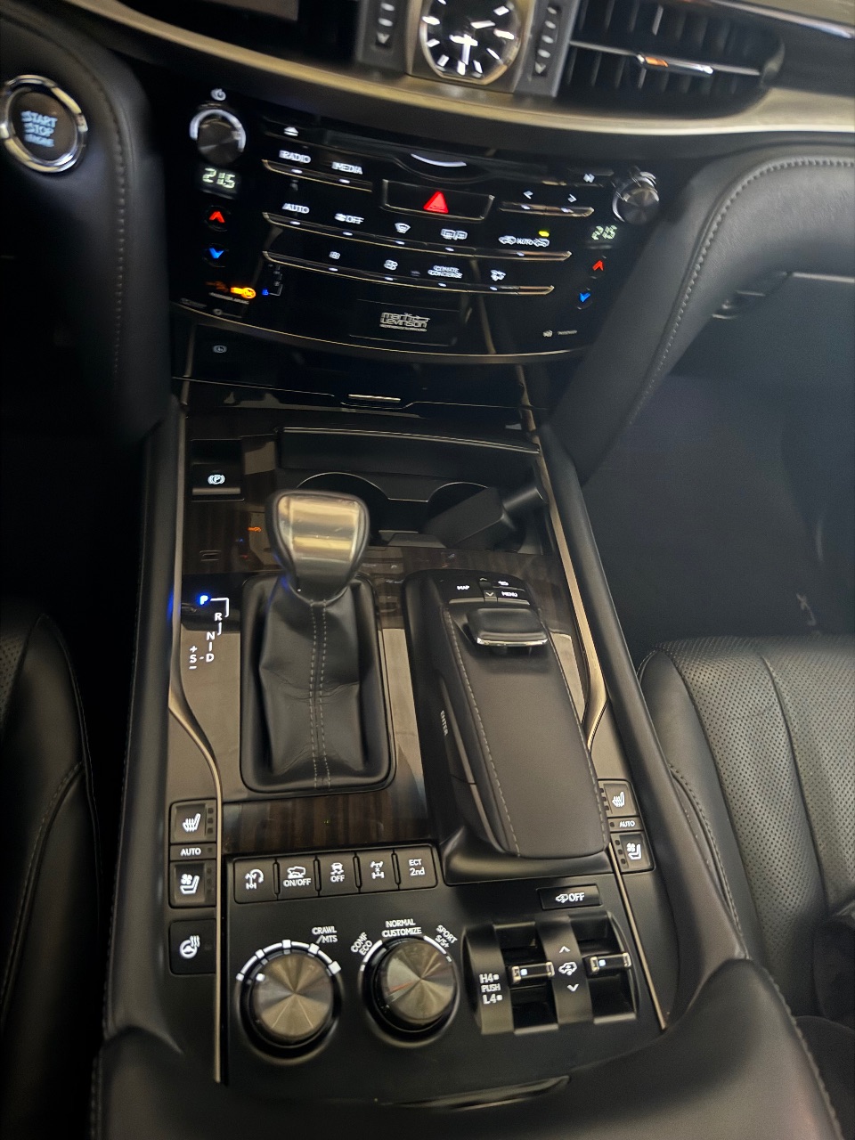 Lexus LX - фото 3