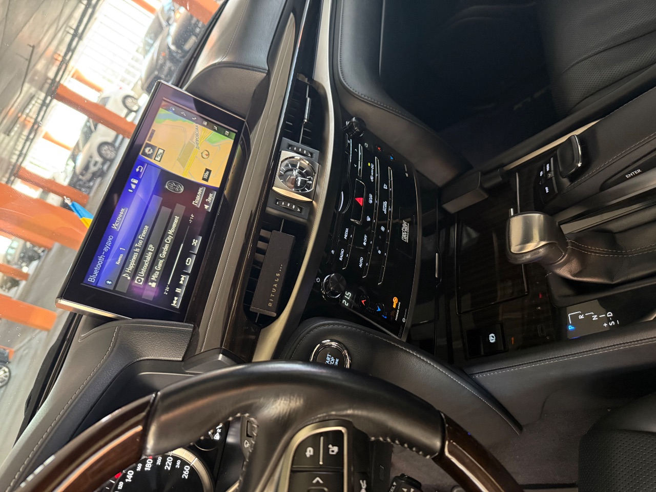 Lexus LX - фото 9