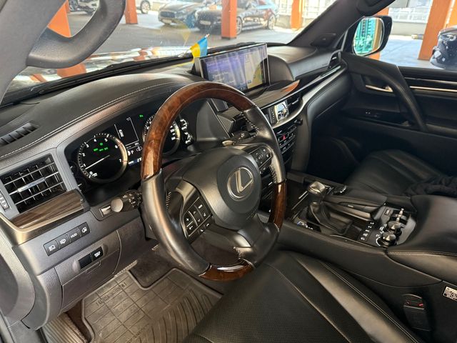 Lexus LX - фото 2