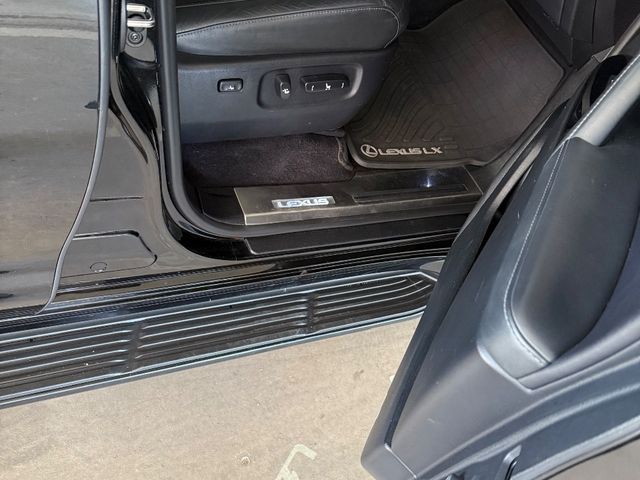 Lexus LX - фото 1