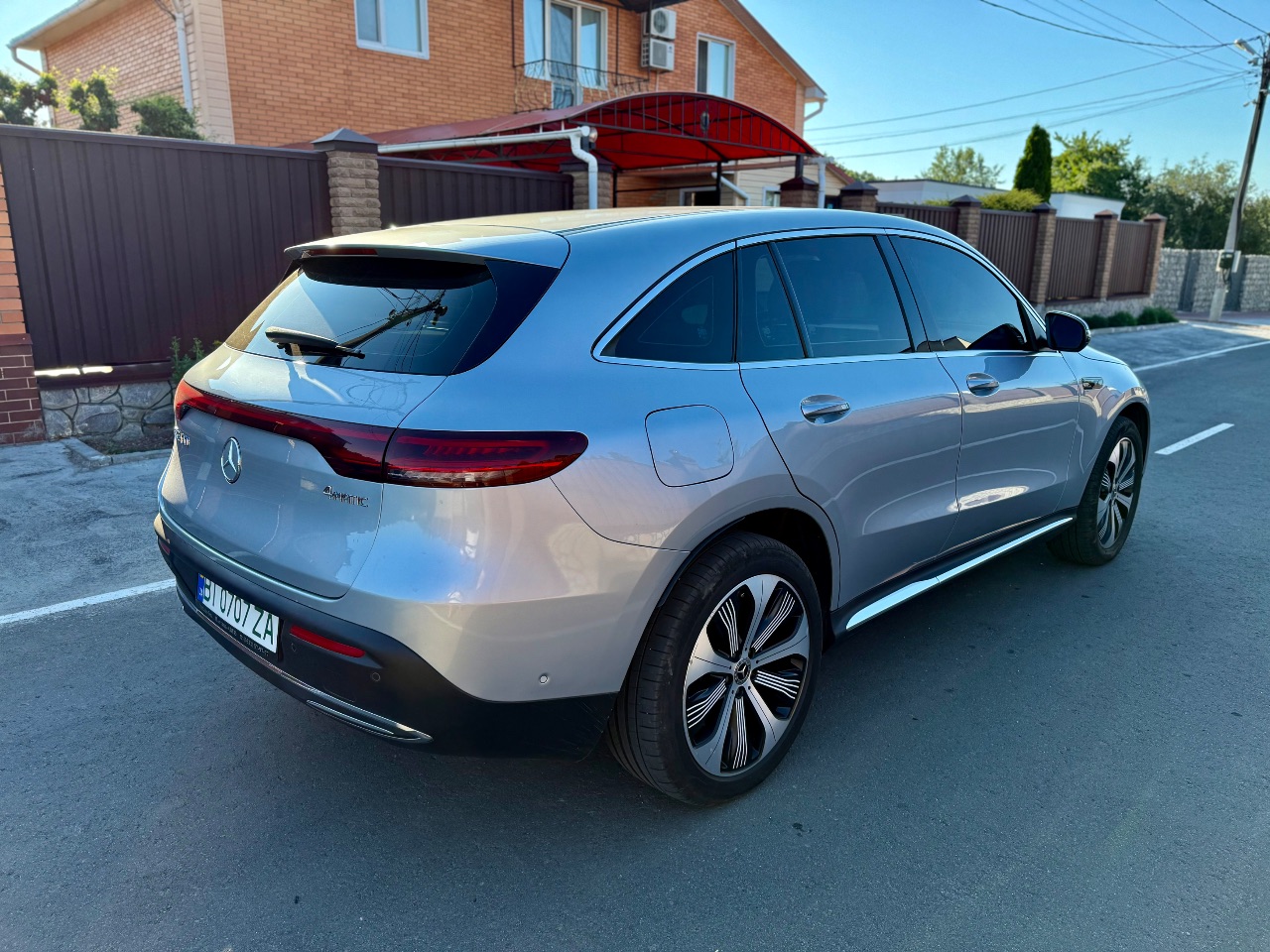 Mercedes-Benz EQC - фото 2