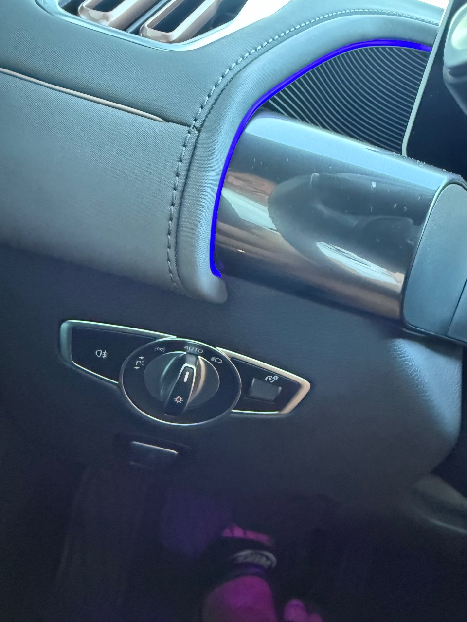 Mercedes-Benz EQC - фото 8