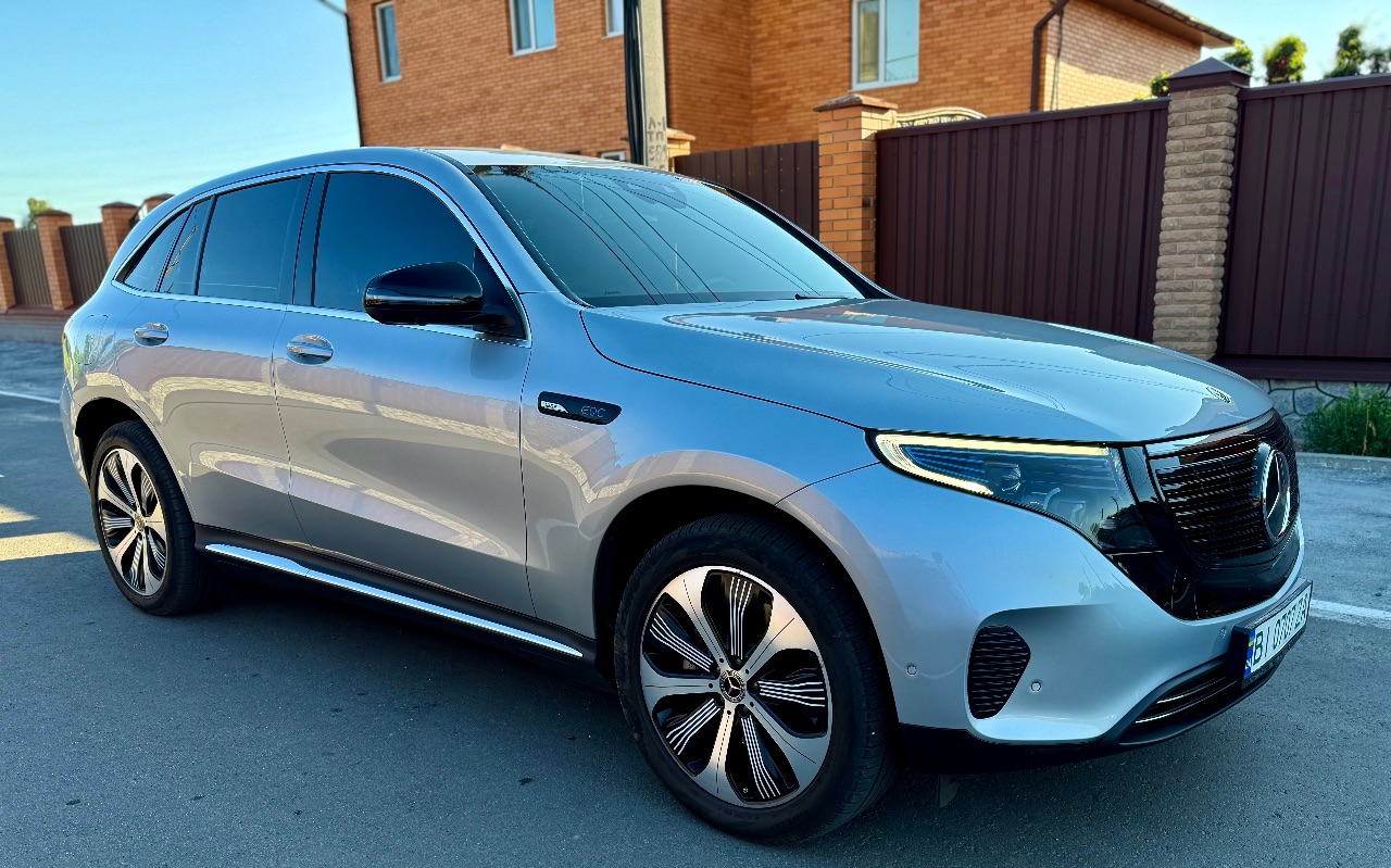 Mercedes-Benz EQC - фото 12