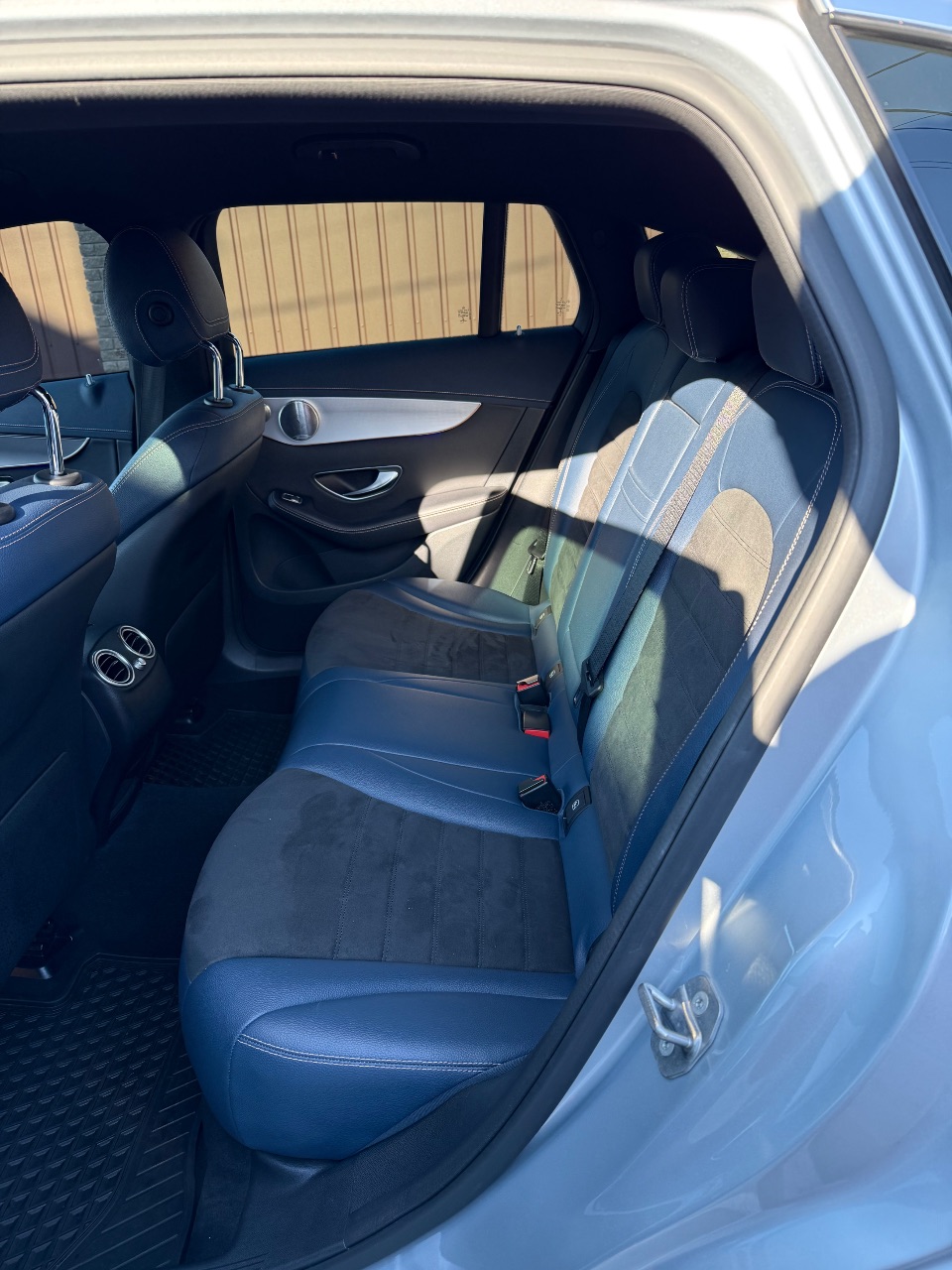 Mercedes-Benz EQC - фото 9