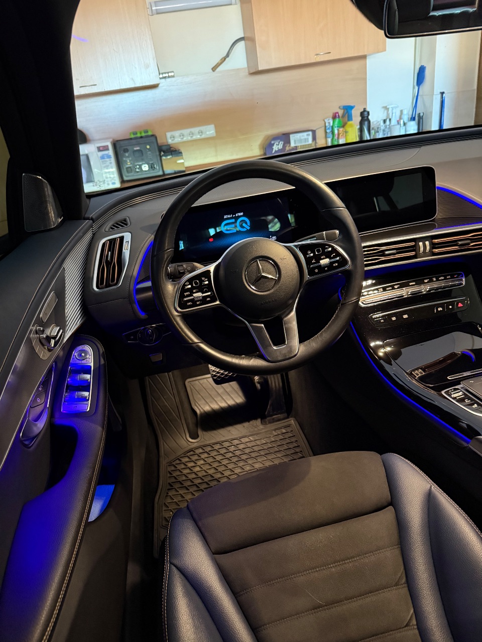 Mercedes-Benz EQC - фото 19