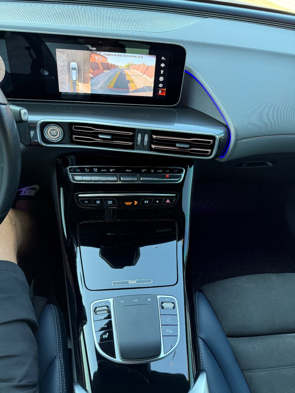 Mercedes-Benz EQC - фото 11