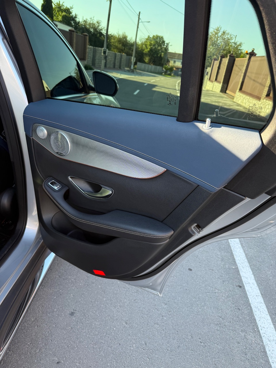 Mercedes-Benz EQC - фото 17