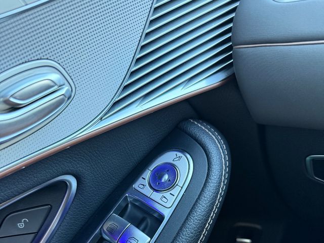 Mercedes-Benz EQC - фото 1