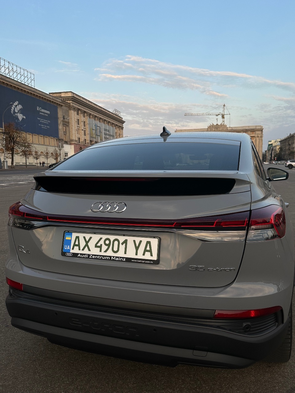 Audi Q4 Sportback e-tron - фото 3