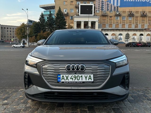 Audi Q4 Sportback e-tron - фото 1