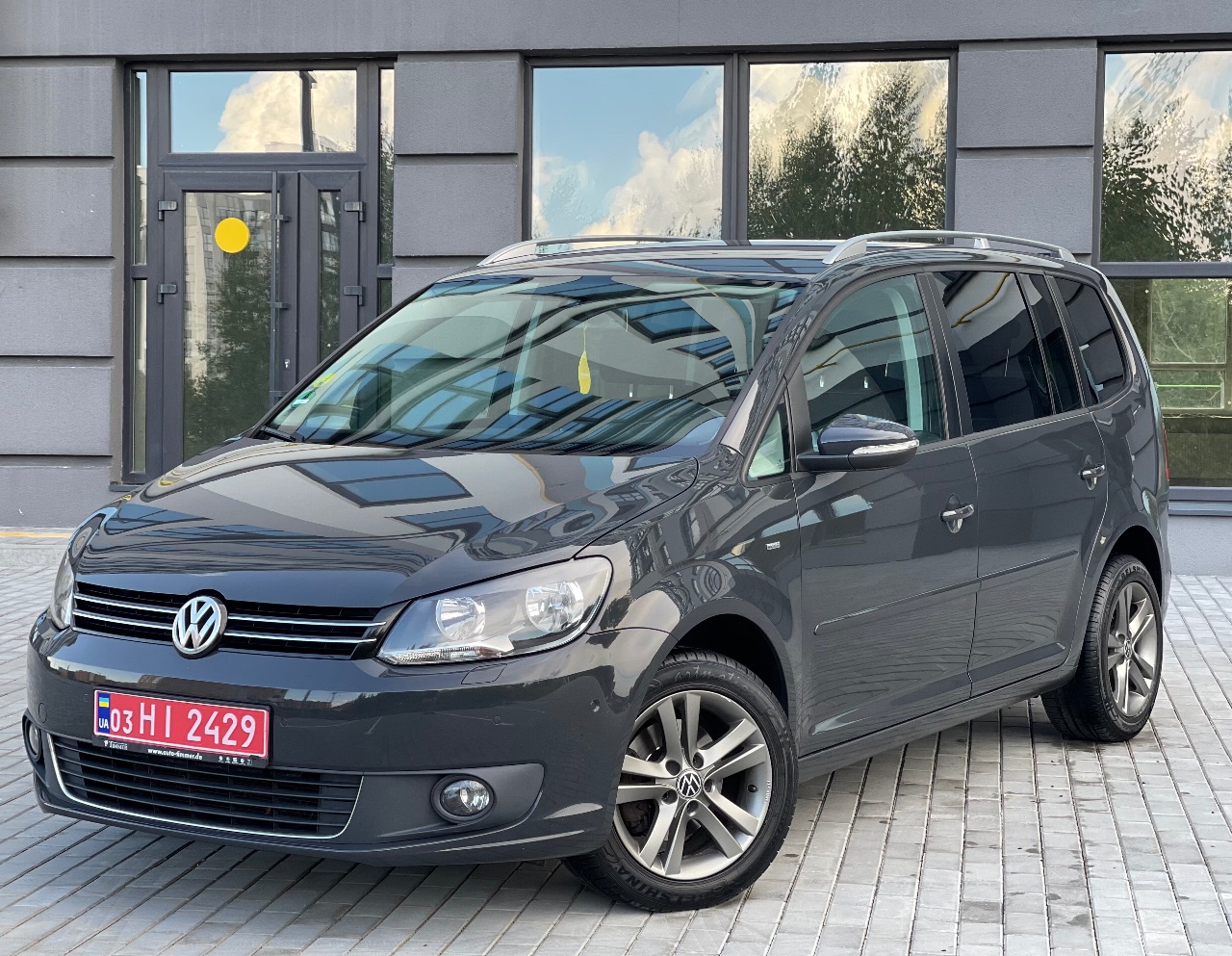 Volkswagen Touran - фото 2
