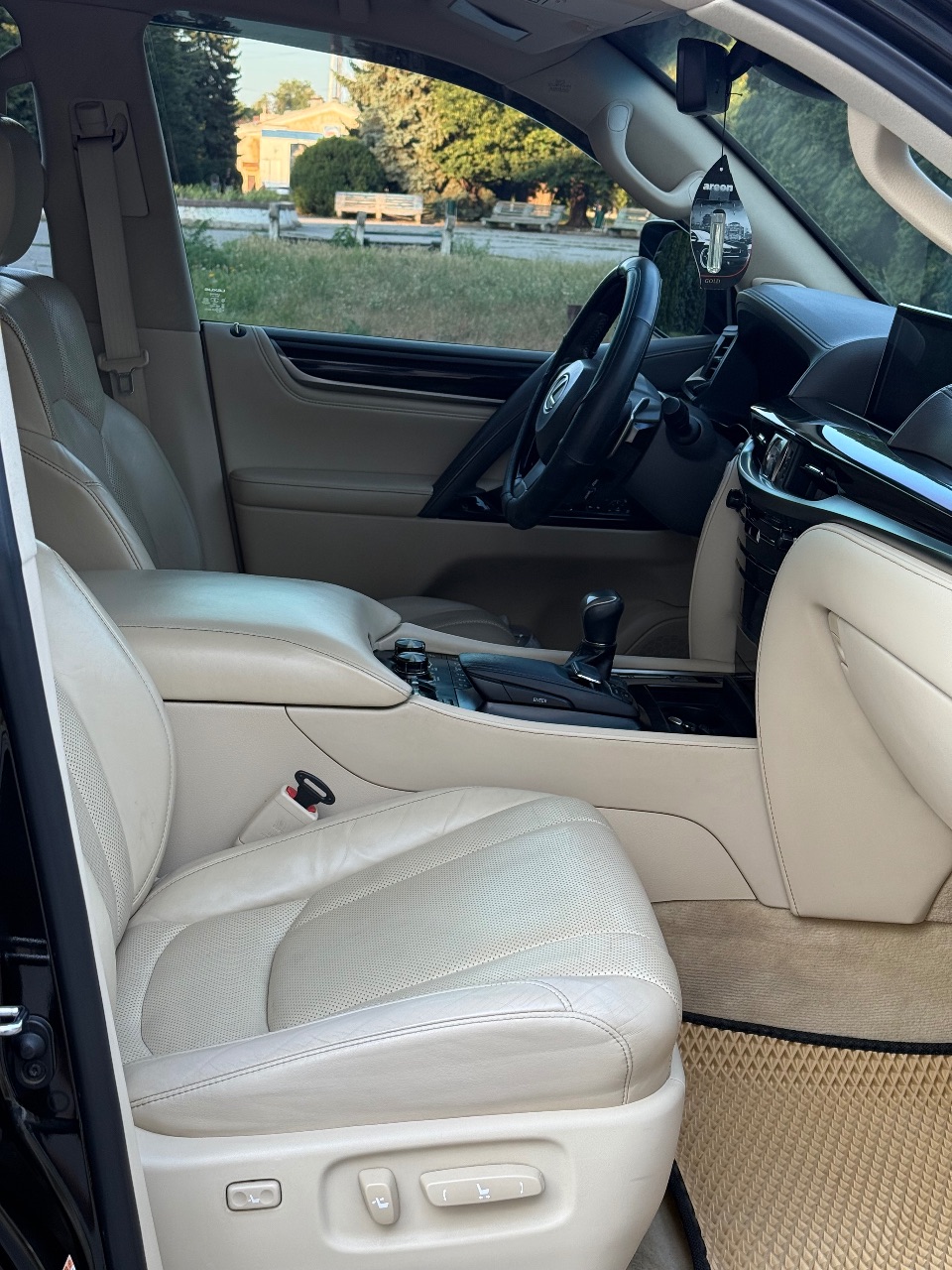 Lexus LX - фото 20