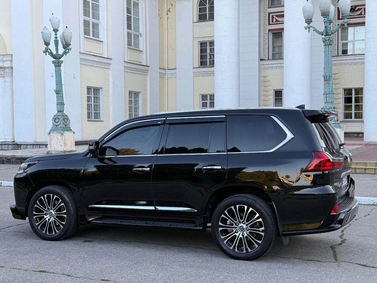 Lexus LX - фото 24