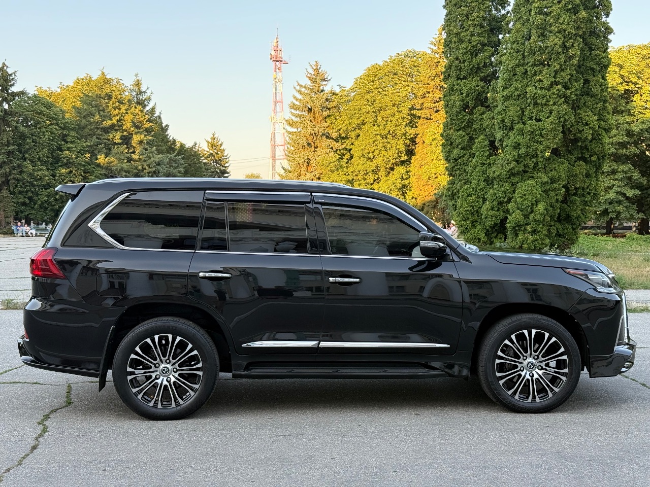 Lexus LX - фото 6