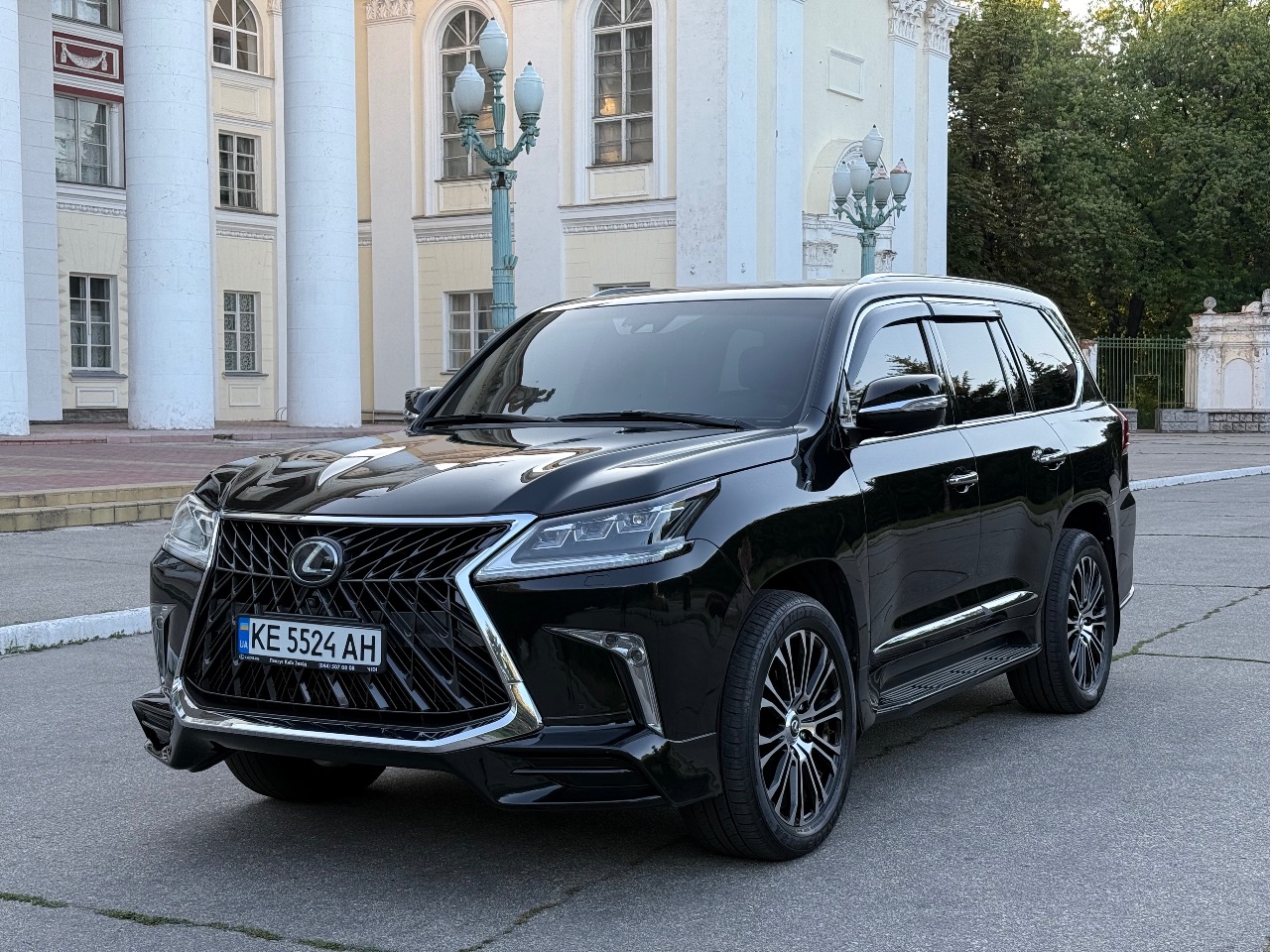 Lexus LX - фото 4