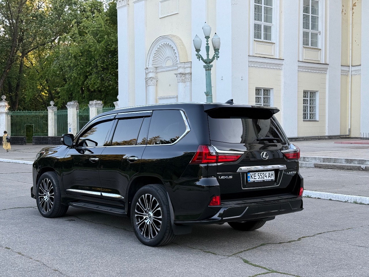 Lexus LX - фото 5