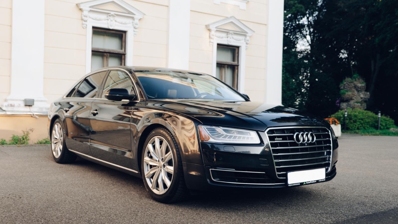 Audi A8 - фото 8