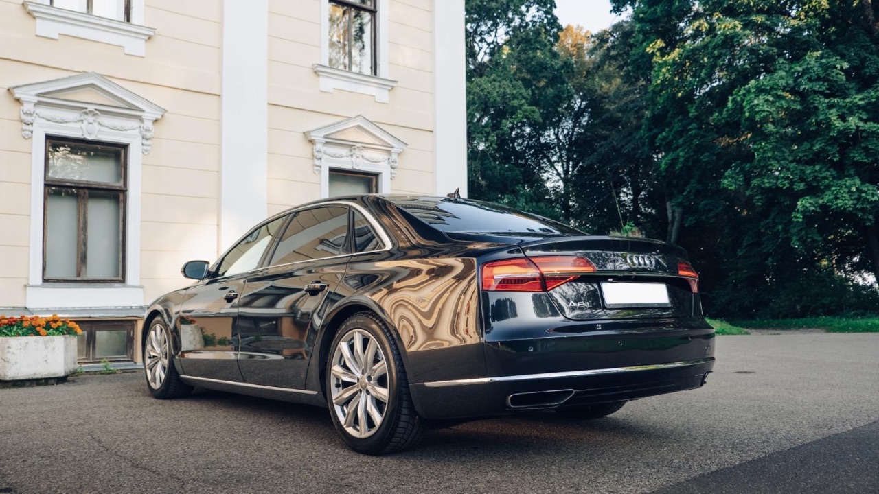 Audi A8 - фото 9