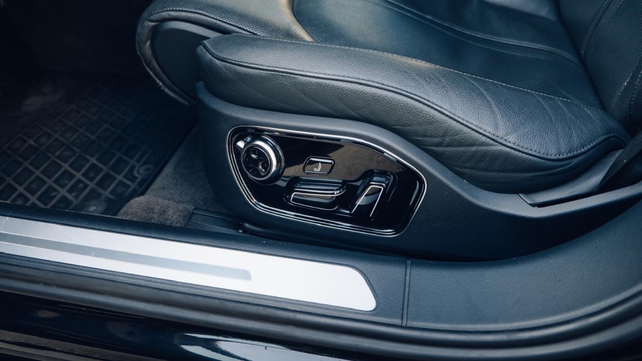 Audi A8 - фото 12
