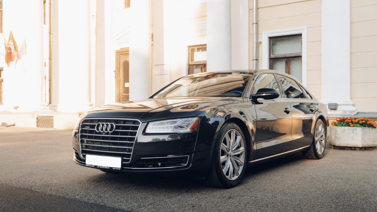 Audi A8 - фото 1