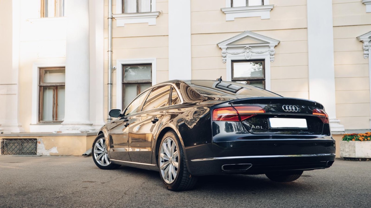 Audi A8 - фото 7