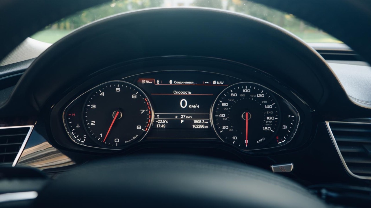 Audi A8 - фото 15