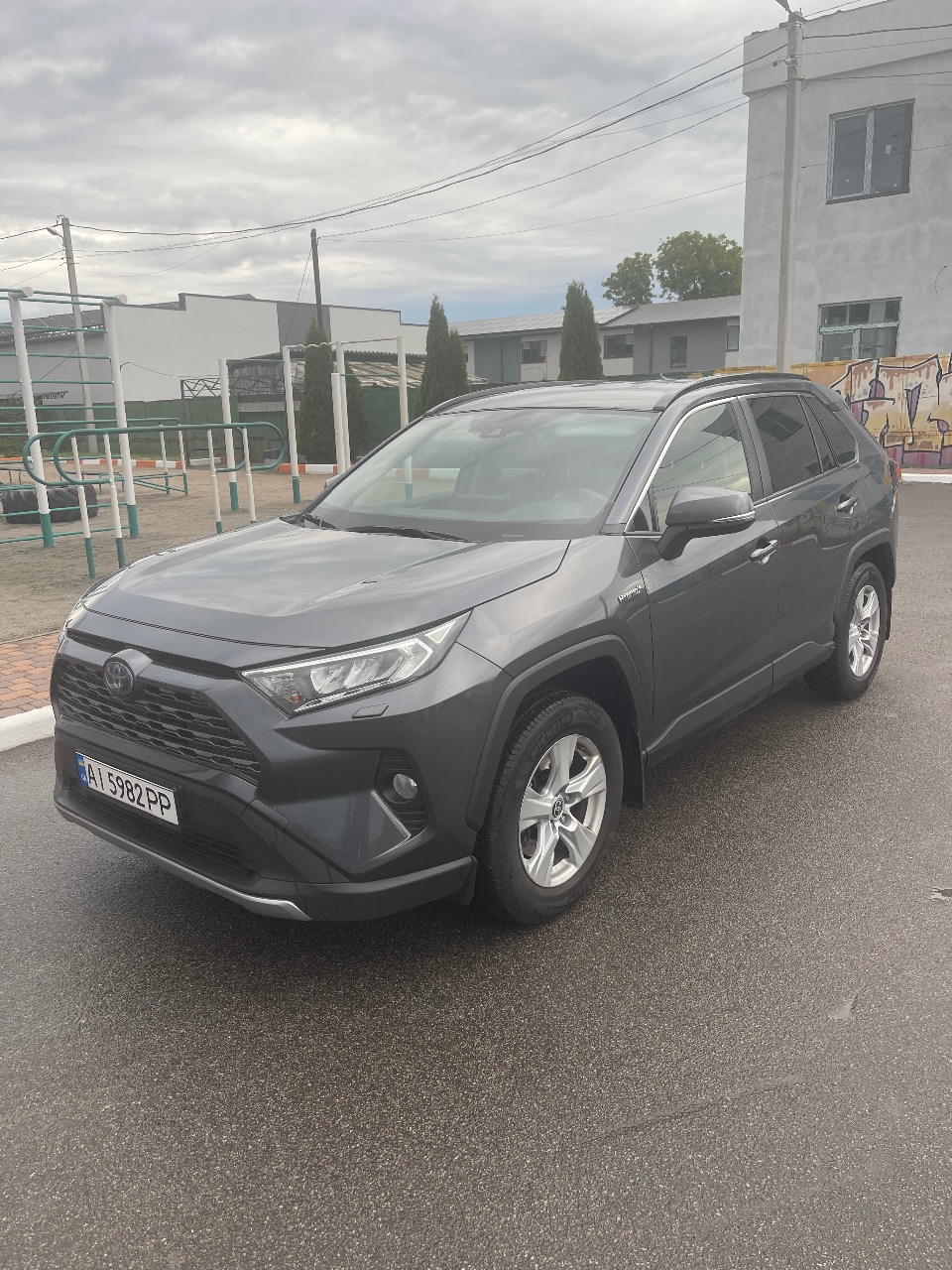 Toyota RAV4 - фото 1