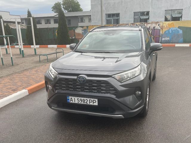 Toyota RAV4 - фото 4