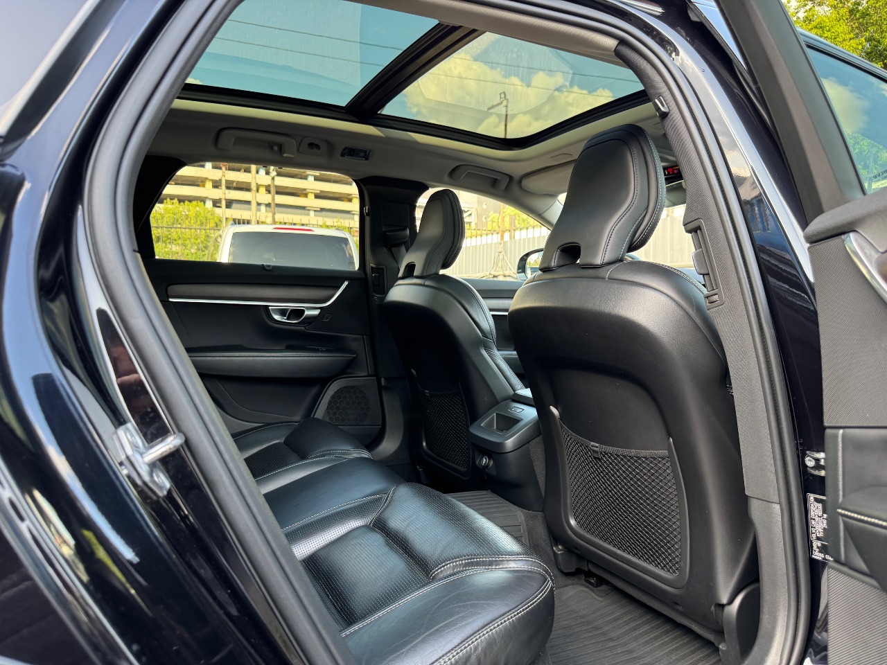 Volvo V90 Cross Country - фото 10