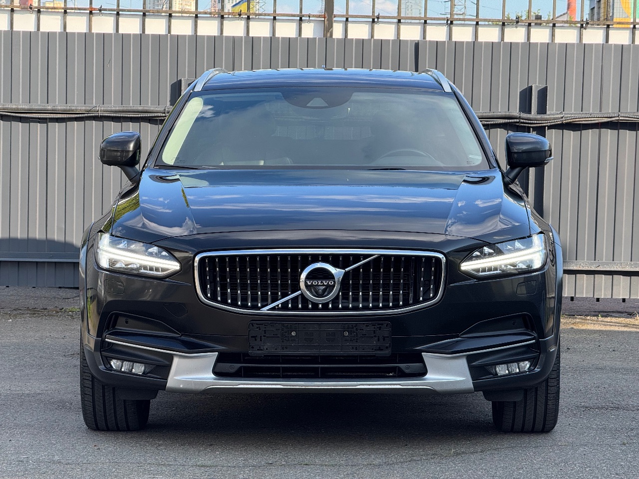 Volvo V90 Cross Country - фото 1